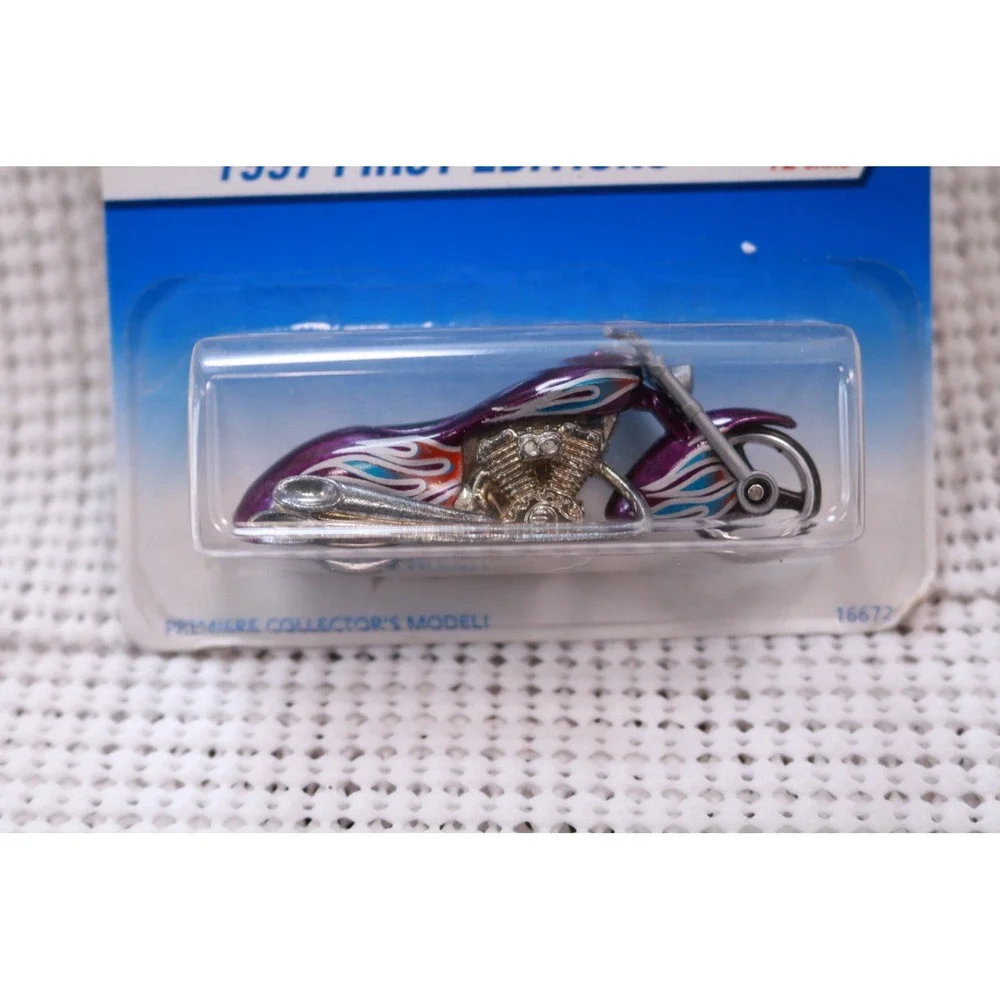Hot Wheels Scorchin Scooter 1997 First Editions 9 Collector 519 Purple 16672 NEW